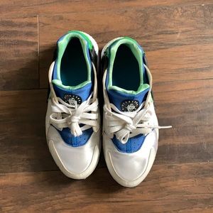 Nike Huarache shoes (7Y)